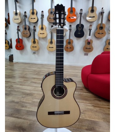 Guitarra Clásica Cutaway Antonio de Toledo AT-15SECUT