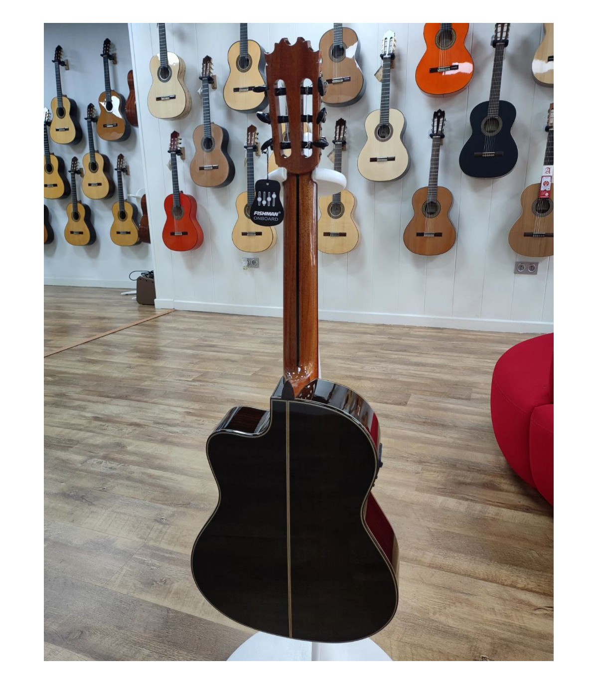 Guitarra Clásica Cutaway Antonio de Toledo AT-15SECUT